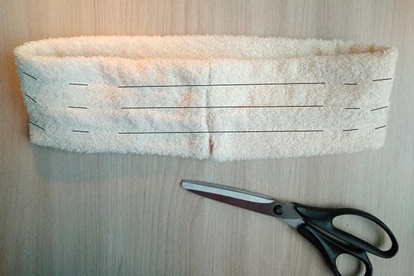 Marcar el vendaje para insertar bandas elásticas.