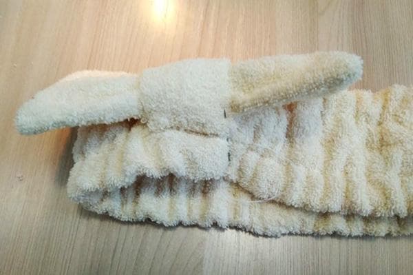Diadema de toalla de baño confeccionada