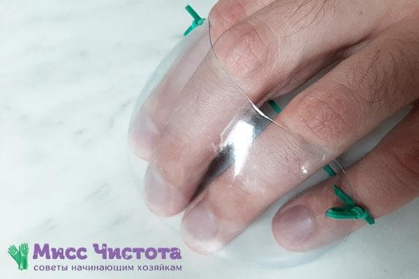 Dispositivo casero para proteger los dedos al triturar