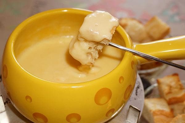 Sirni fondue