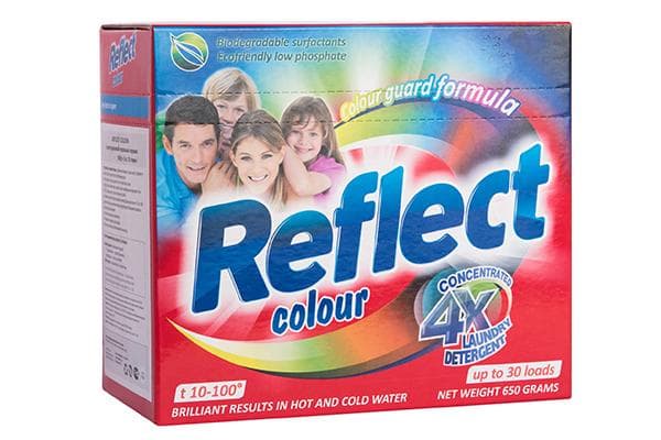 Detergente en polvo refleja el color