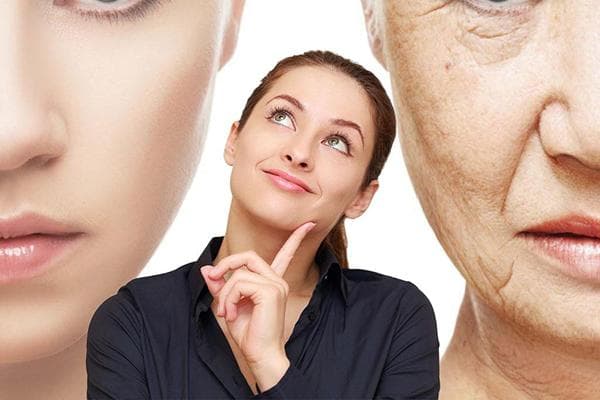 Mujer pensando en el cuidado de la piel del rostro
