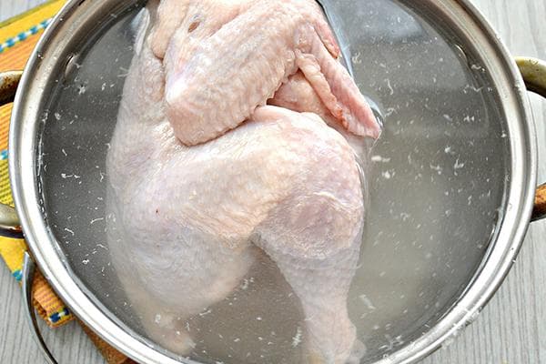 Remojar el pollo antes de cocinarlo