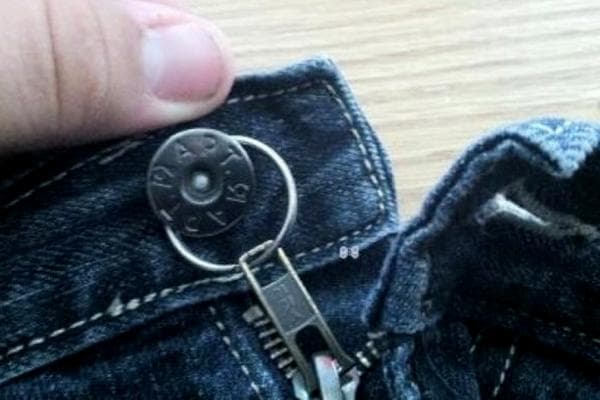 Fijar el control deslizante en jeans con un anillo.