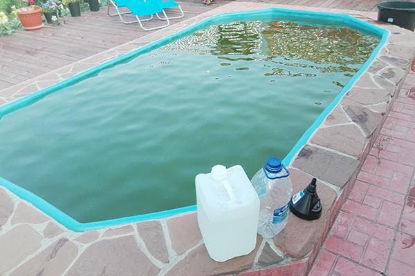 Peróxido para limpieza de piscinas