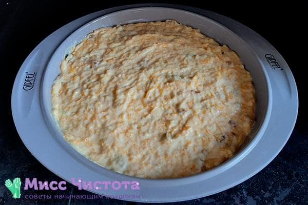 Pâte pour manne de potiron dans un moule en silicone