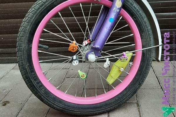 Bicicleta decorada com fechos