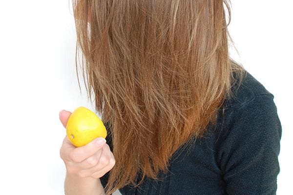 Limón en el cuidado del cabello