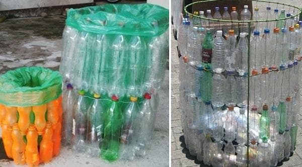 Papelera hecha con botellas de plástico.