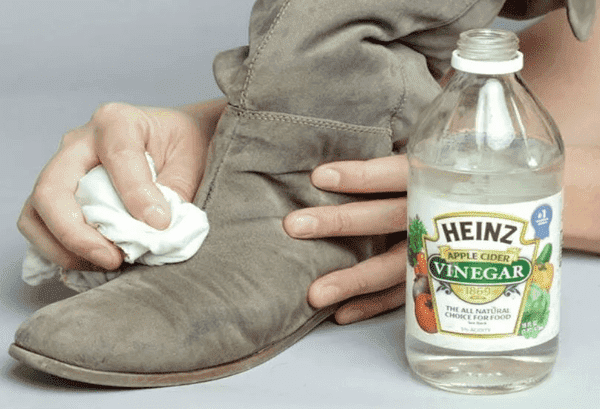 Limpiar botas con vinagre
