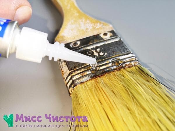 strengthening the bristles of the brush with glue