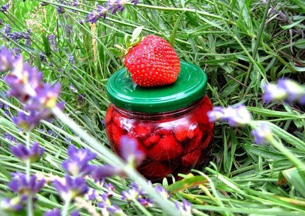 Strawberry jam with lavender