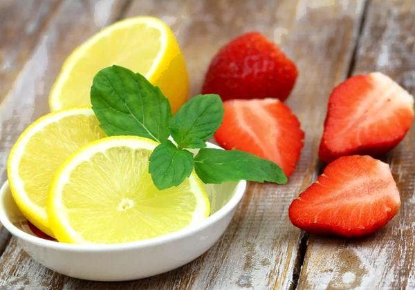 Strawberries, lime and mint sprig