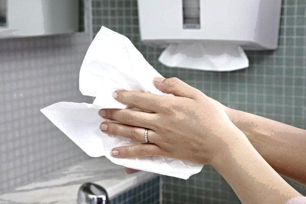 Servilletas para limpiarse las manosSe limpia las manosSe limpia las manos con una toalla