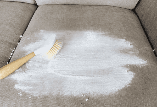 Bicarbonato de sodio para limpiar la tapicería del sofá