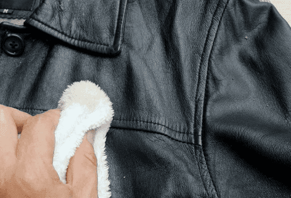 Limpiar una chaqueta de cuero