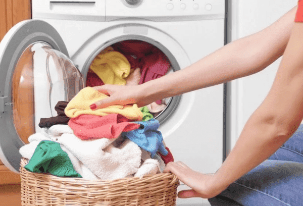 Lavadora con ropa