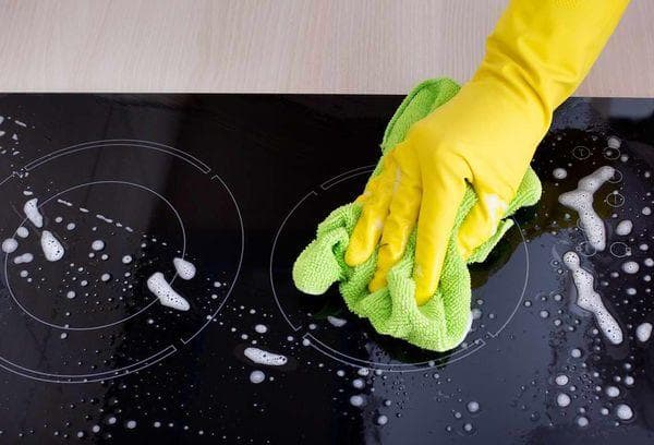 Cuidado y limpieza de la cocina de inducción.