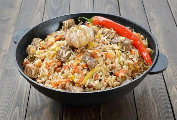 Pilaf ในหม้อขนาดใหญ่