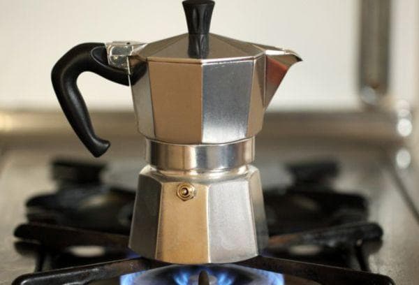 Cafetière sur la cuisinière