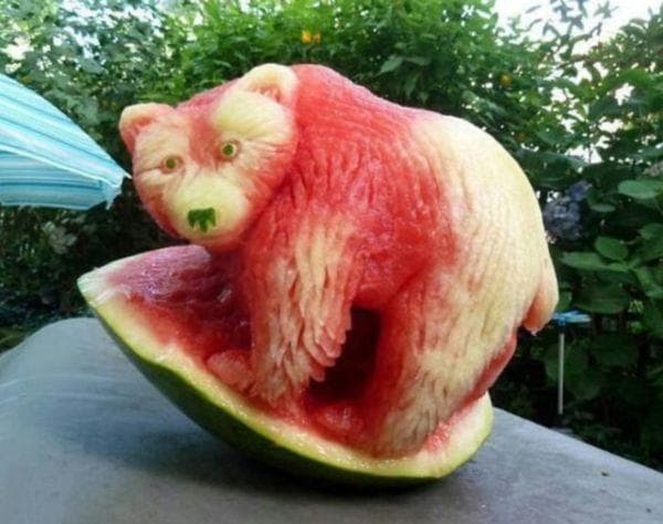 Schnitzerei - Wassermelonenbär