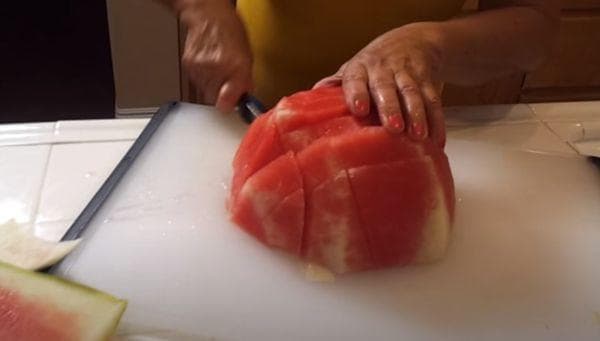 Easy way to cut watermelon 4