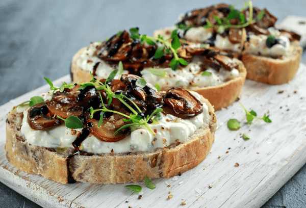 Bruschetta con champiñones