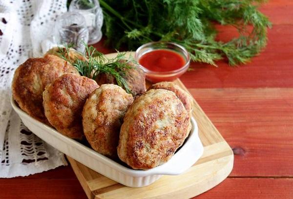 Cutlets with potatoes and tarragon