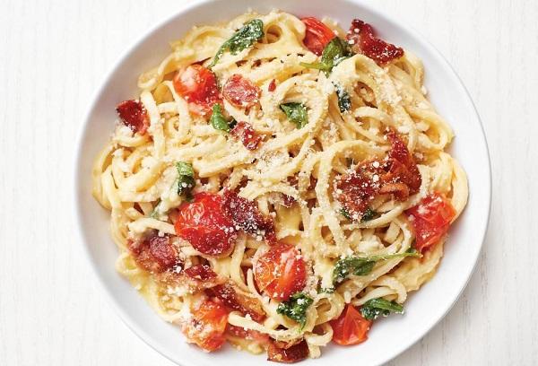 Pasta italiana con tomates secos