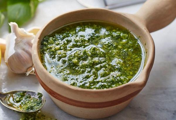 Salsa pesto picante con orégano