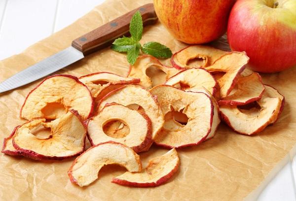 Drying apples