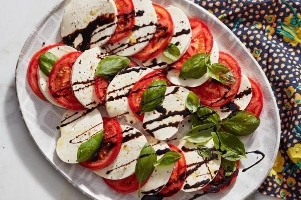 Caprese salatası