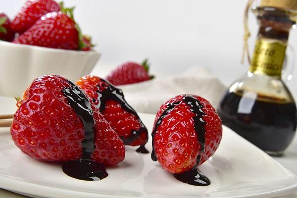 Fragole allAceto Balsamico – mga strawberry sa balsamic vinegar