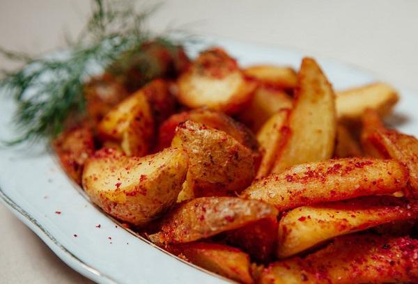 Potatoes with paprika