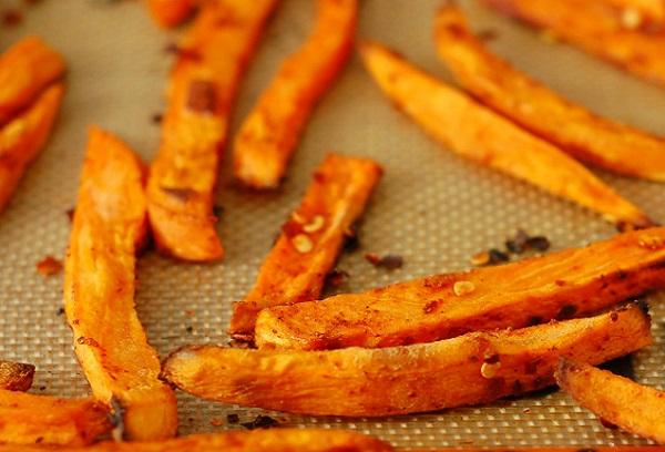 Pommes frites med curry