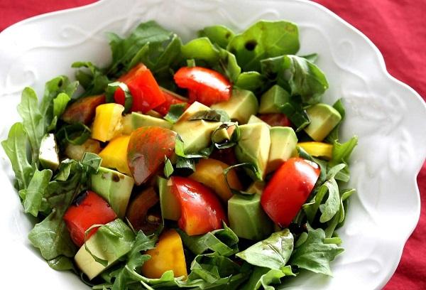 Ensalada de tomate y aguacate