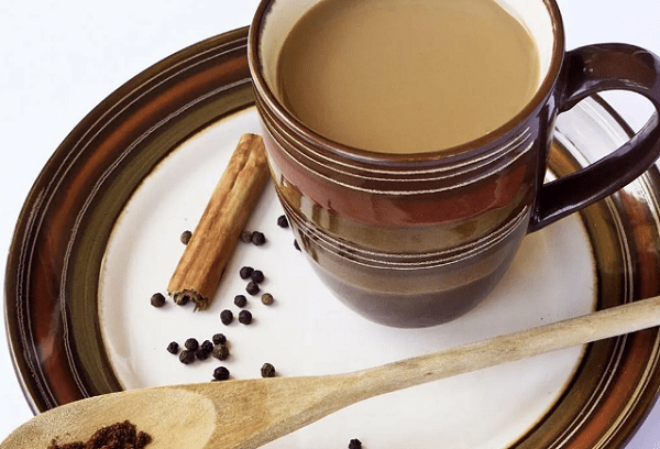 Café con canela y pimienta negra