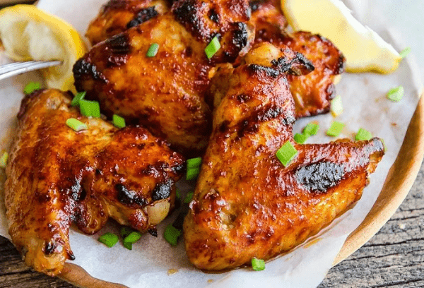 Grilled chicken wings in honey sauce