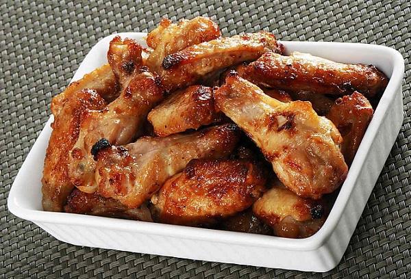 Spicy wings with cane sugar