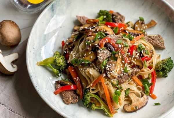 Wok de champiñones con verduras