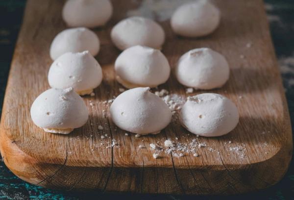 Aquafaba meringues