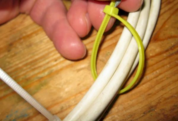 Abrazadera de cable de nailon