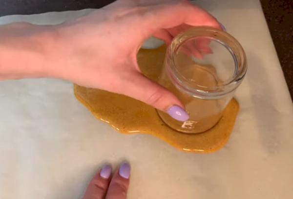 Ringide lõikamine küpsisteks klaasi abil