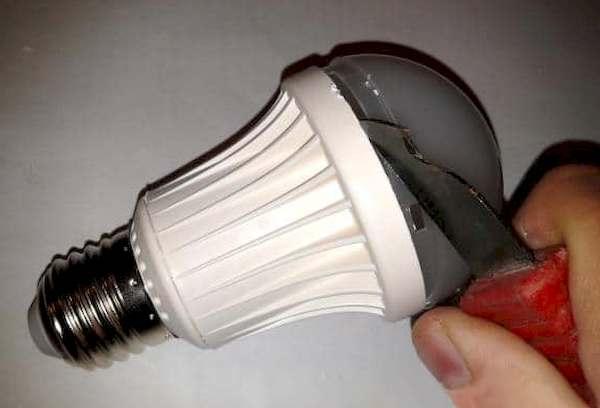 Com reparar un llum LED de 220 V i un llum de sostre per 0 rubles i 2 minuts: instruccions pas a pas