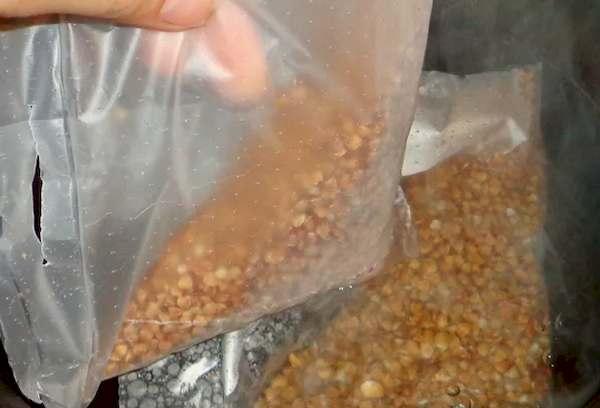 Buckwheat in bags boiling