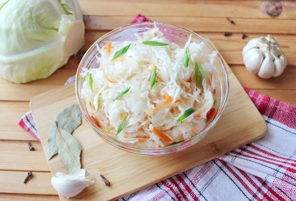 Sauerkraut sa isang mangkok