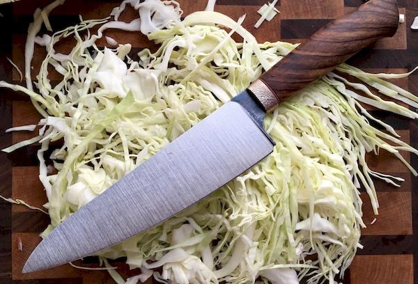 Japanese santoku na kutsilyo