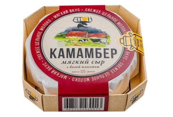 French Camembert cheeses