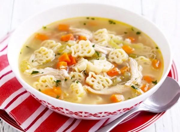 Sopa De Pollo Con Pasta