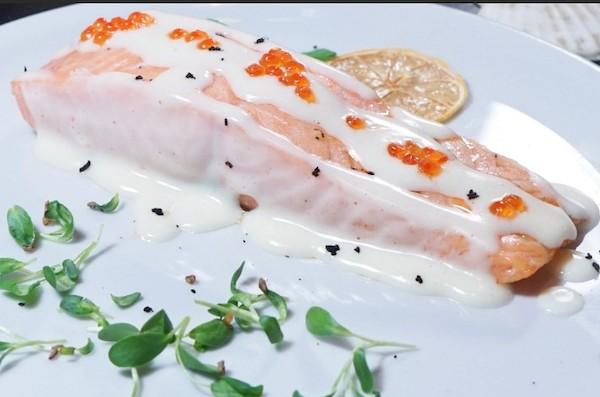 Salmó rosa en salsa de crema